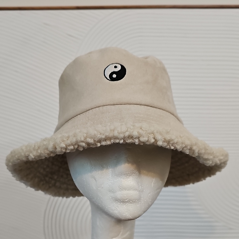 Cream Bucket Hat with Yin Yang Embroidery - Picture 2 of 6